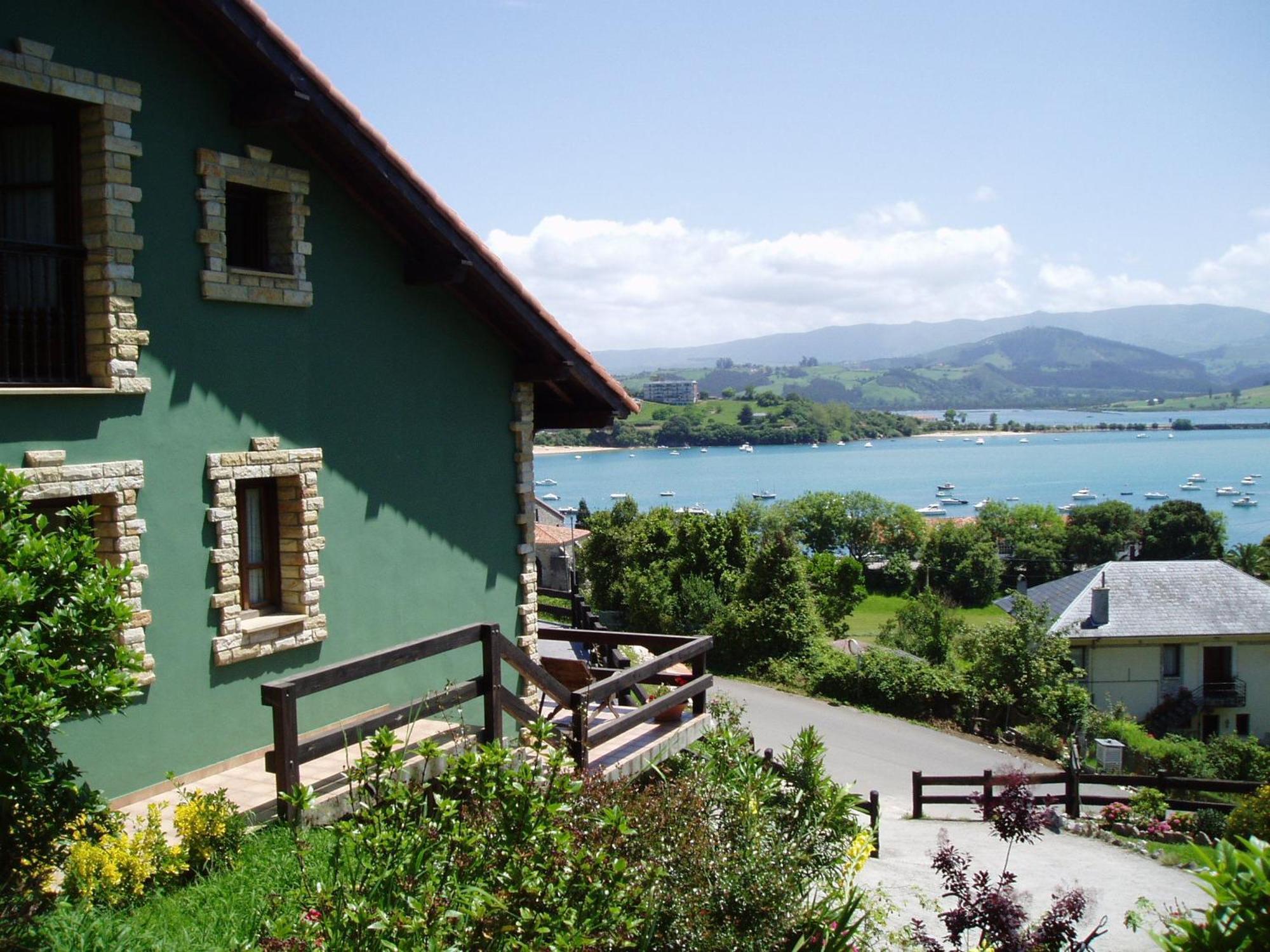 Posada El Labrador Guest House San Vicente De La Barquera Exterior photo